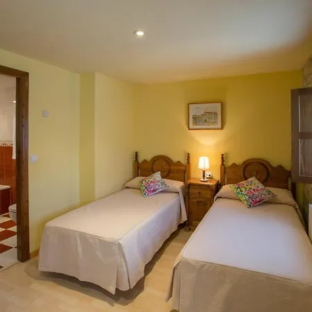 Rural Cerezos De Pensión