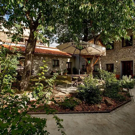Rural Cerezos De Guest house