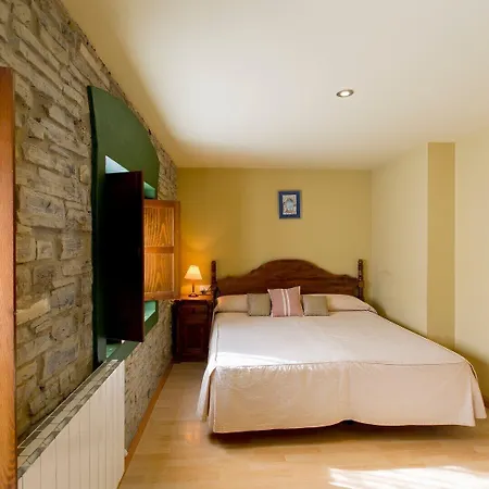 Guest house Rural Cerezos De 3*