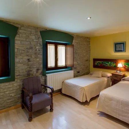 Rural Cerezos De Guest house