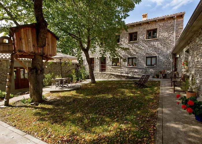 Rural Cerezos De 3*